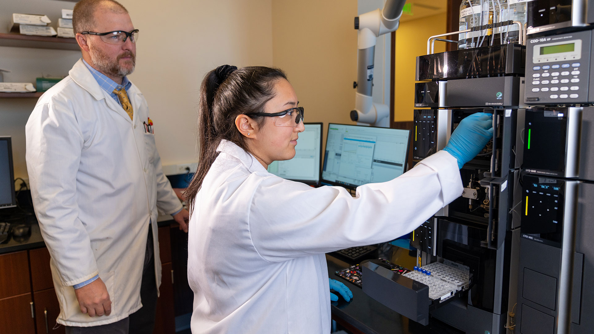 Student and Professor Quinlan conducting an experiment in a lab