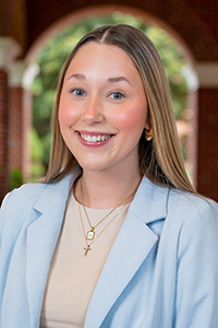 Elizabeth Queen headshot